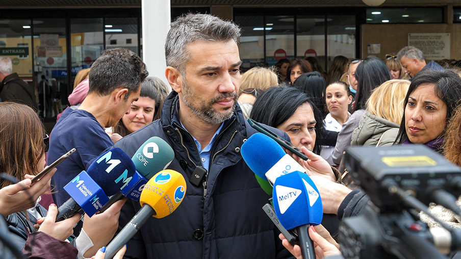 Carlos García, secretario autonómico de SATSE en Melilla, durante una declaración ante los medios de comunicación